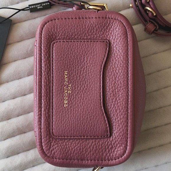 MARC JACOBS The Softshot 17 Small Leather Crossbody Bag in Dusty Ruby